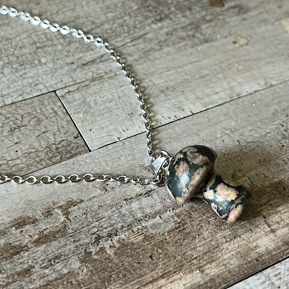 Jewelry - RHODONITE natural polished stone mushroom shaped pendant necklace new NWT boho